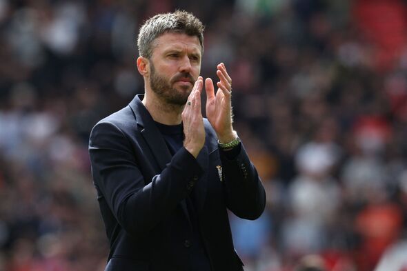 Michael Carrick tlieska fanúšikom