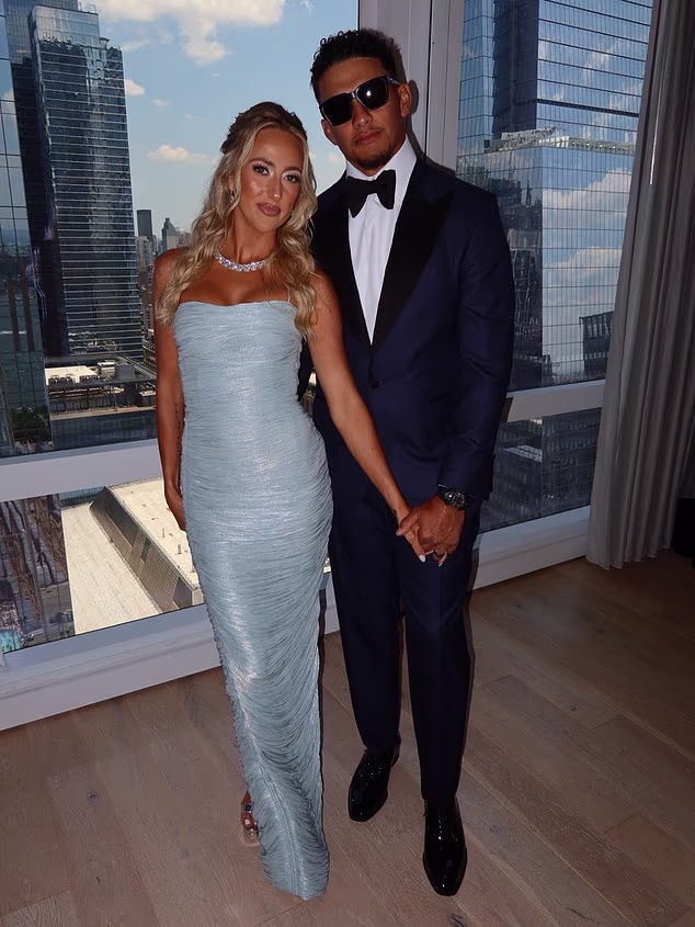 Patrick Mahomes zdieľal fotografie zo svadby Travisa Kelcea a Taylor Swift v New Yorku