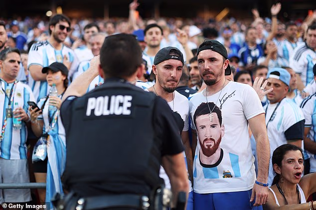 Polícia v Atlante pripravuje intenzívnu bezpečnostnú operáciu na stret Anglicka s Argentínou