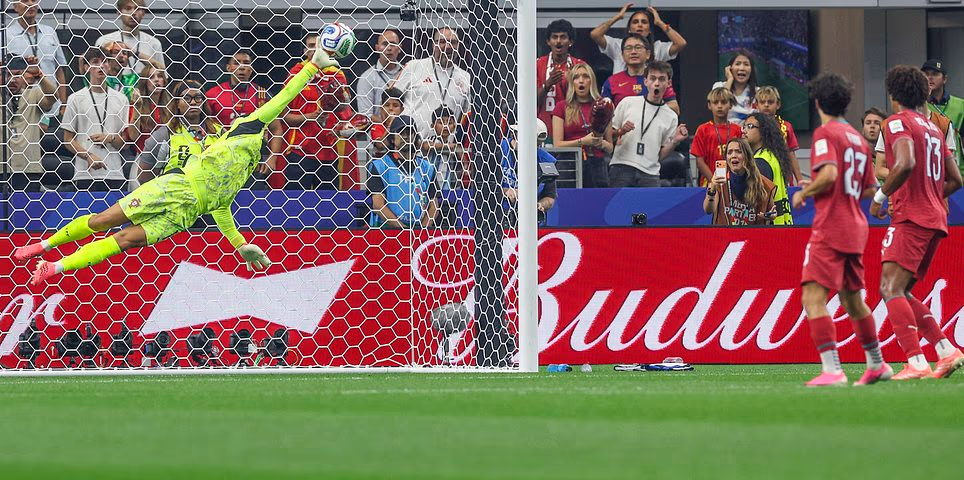 Portugalsko vs Španielsko - Majstrovstvá sveta posledných 16 NAŽIVO: Vládnuci európski králi ohrozujú trasúce sa Portugalsko v Dallase, zatiaľ čo Cristiano Ronaldo sa snaží udržať finále majstrovstiev sveta pri živote