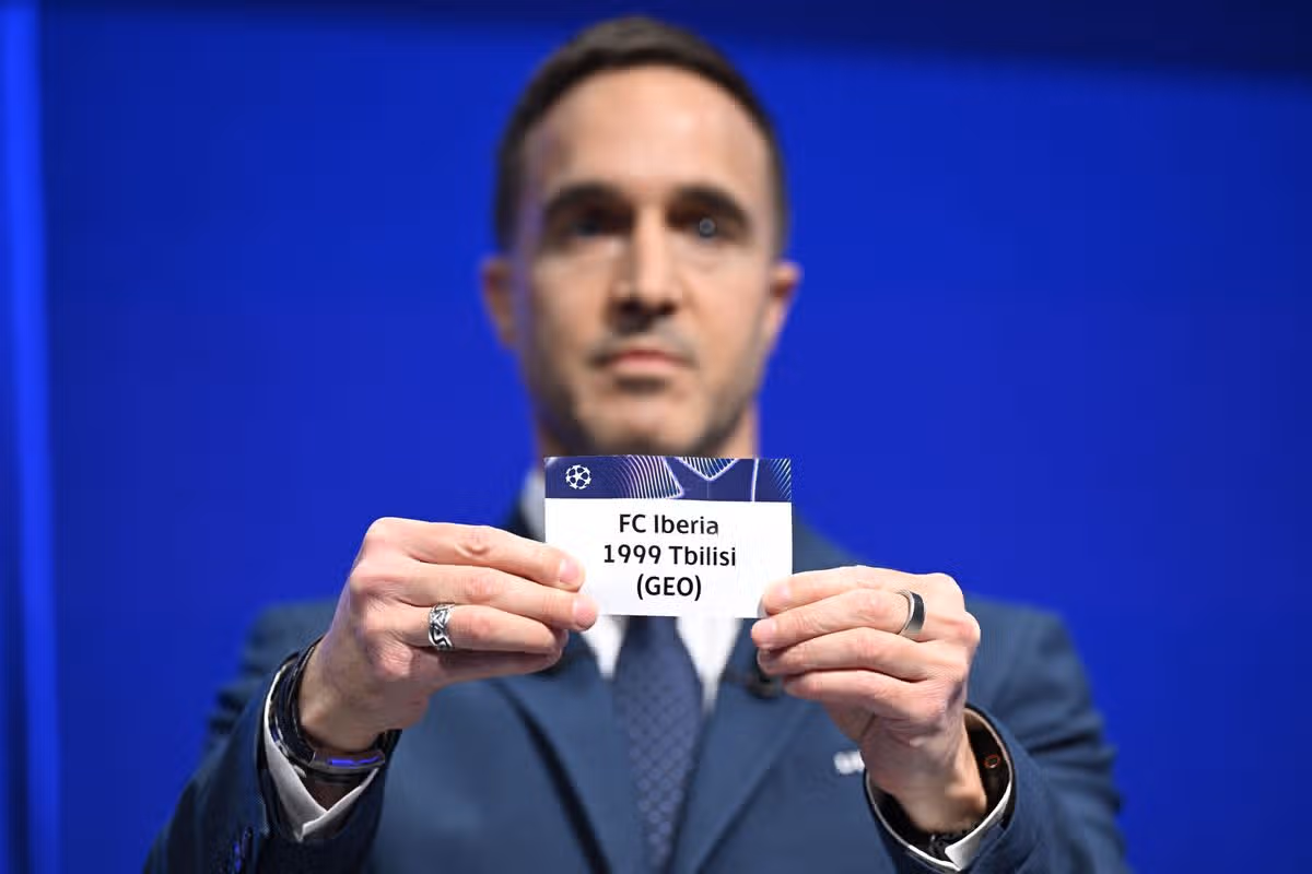 Arsenal pozorne sleduje nájazdy Iberia 1999 v Lige majstrov