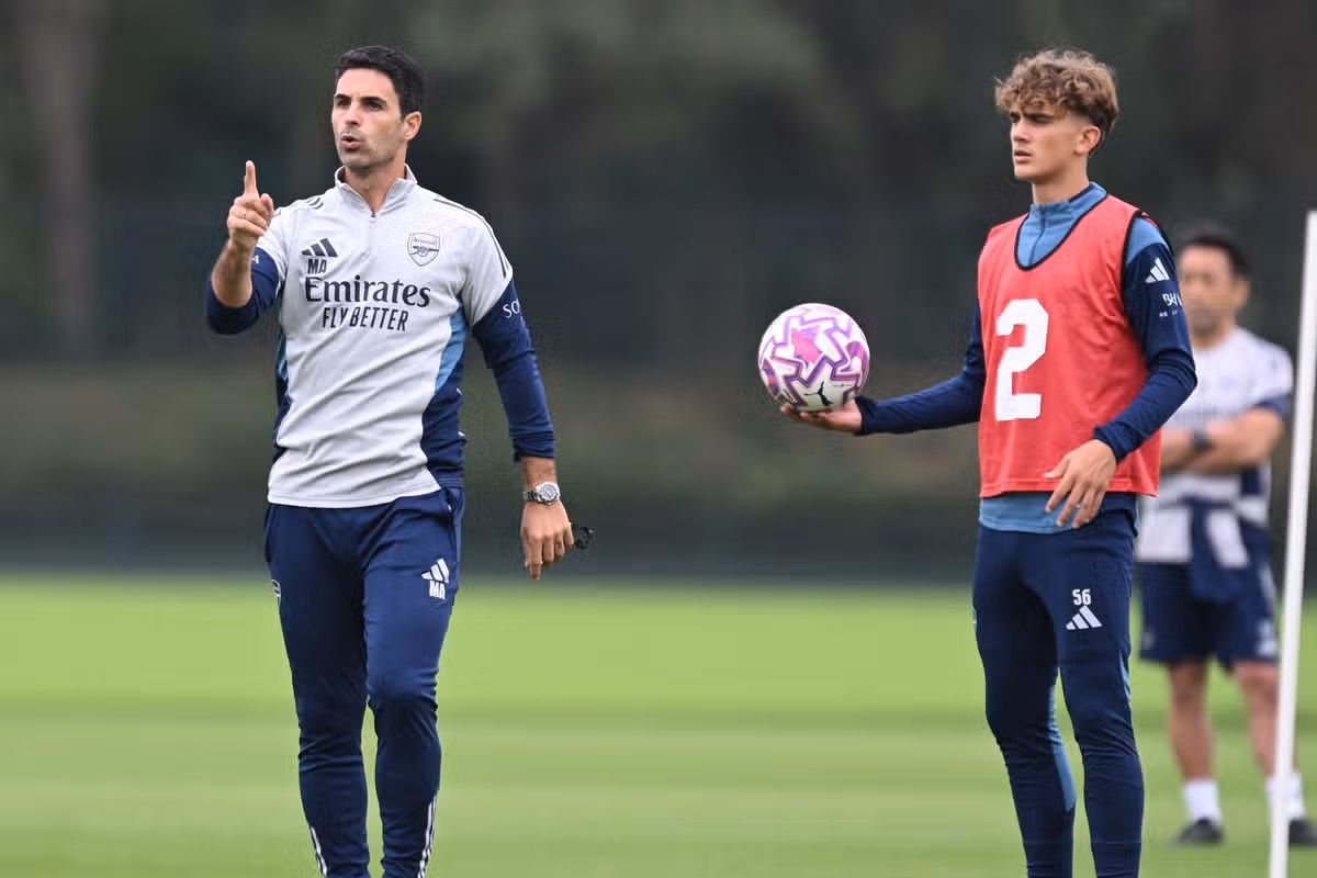 Manažér Arsenalu Mikel Arteta tento mesiac privíta späť svoj víťazný tím v Premier League na prípravnú sezónu