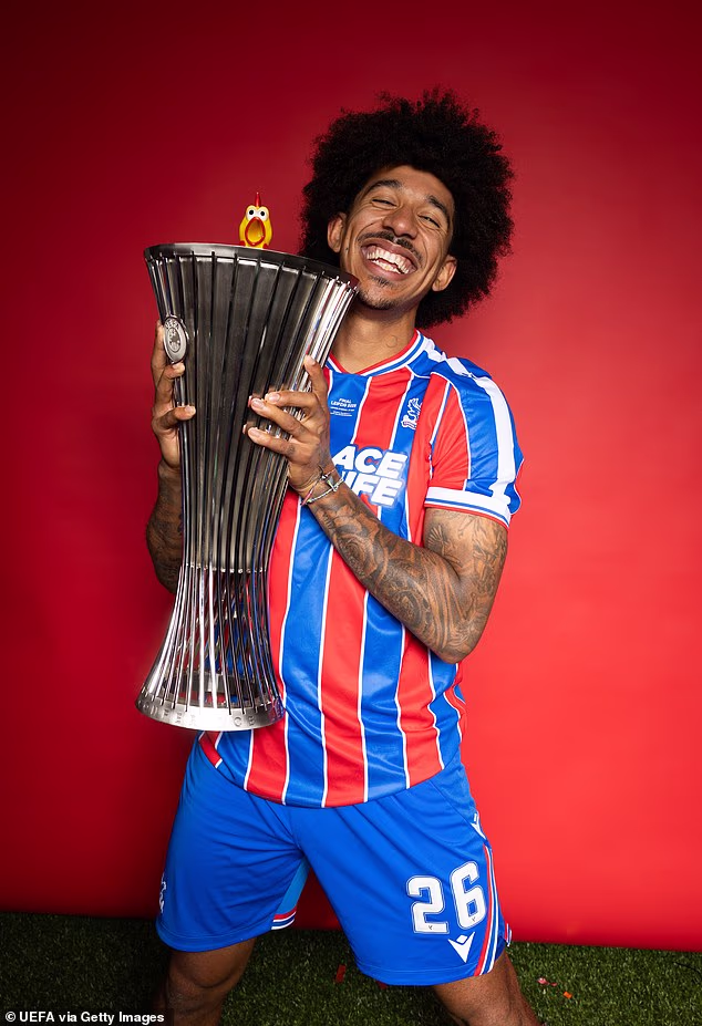 Chris Richards je v Palace spokojný, že v priebehu 12 mesiacov vyhral FA Cup, Community Shield a UEFA Conference League