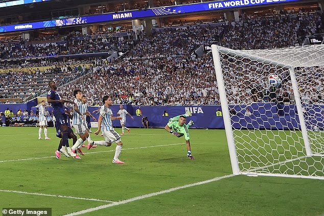 Sidny Lopes Cabral strelil jeden z veľkých gólov na majstrovstvách sveta počas súboja Kapverd s Argentínou