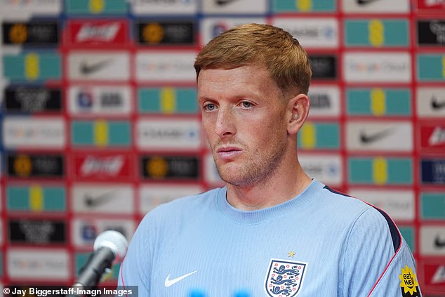 Jordan Pickford požiadal anglických fanúšikov, aby zabudli na históriu a zamerali sa na futbal pred semifinále majstrovstiev sveta Anglicka s Argentínou.