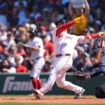 19. júla 2026; Boston, Massachusetts, USA; Prvý základný hráč Bostonu Red Sox Wilson Contreras (40) počas piatej smeny vo Fenway Parku zaútočil na dva body proti Tampe Bay Rays. Povinný kredit: Gregory Fisher-Imagn Images