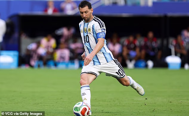 Fanúšikovia hovoria, že Kapverdy boli „okradnuté“ proti Argentíne kvôli sérii sporných rozhodnutí – vrátane toho, že Lionel Messi mohol zahrať priamy kop, keď múr nebol pripravený
