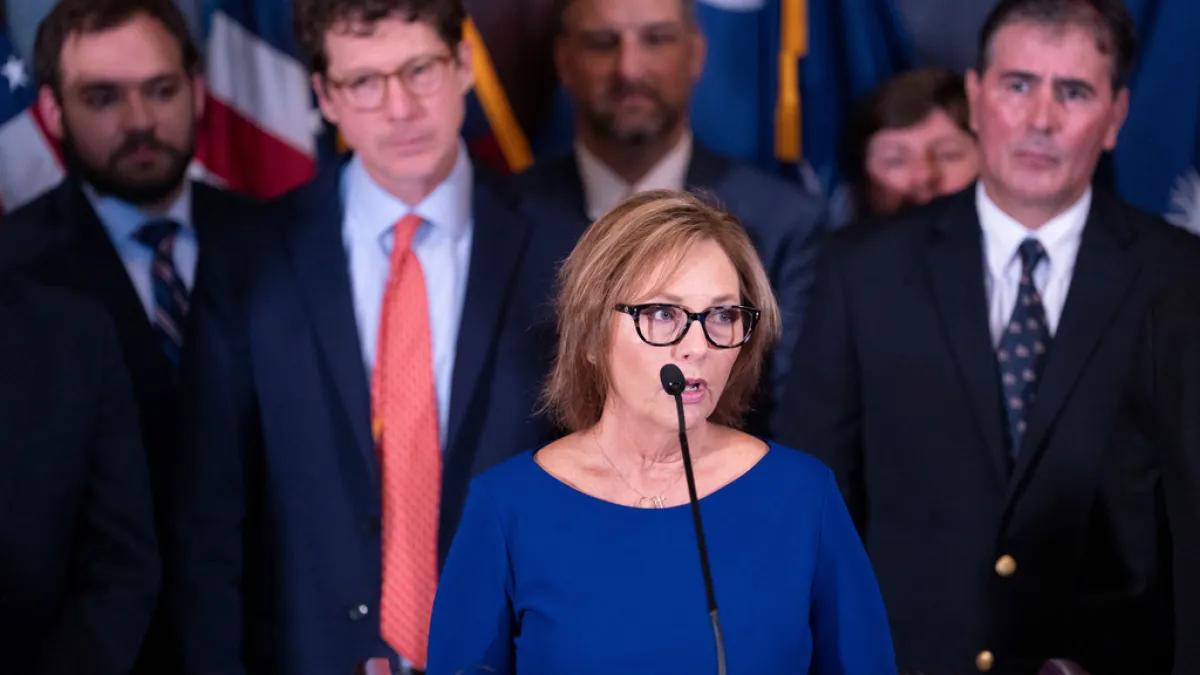 S podporou Trumpa ho v Senáte nahradí sestra Lindsey Grahamovej Darline | Politické správy