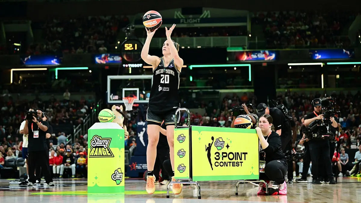Sabrina Ionescuová strieľala do lopty počas 3-bodovej súťaže WNBA