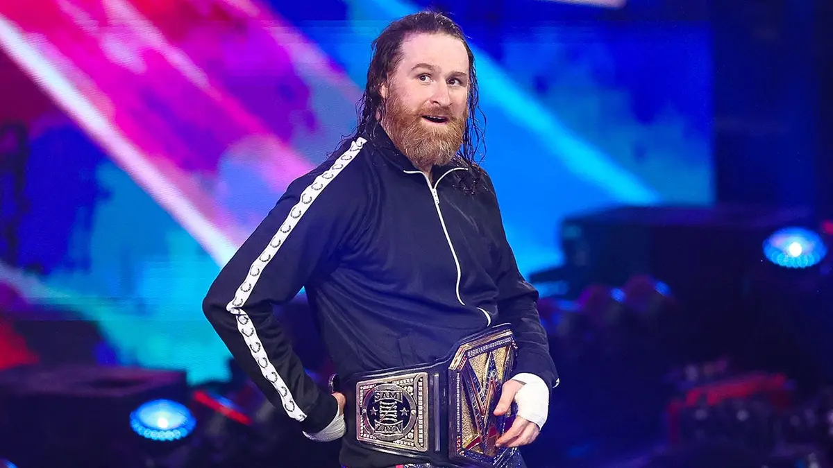 Sami Zayn vstupuje do ringu počas Monday Night RAW v Allstate Arena v Chicagu, Illinois.