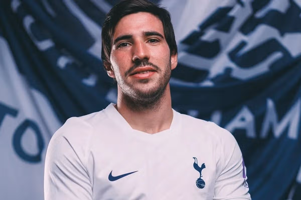 Sandro Tonali hovoril o rozhovore, ktorý mal s hlavným trénerom Tottenhamu Hotspur Robertom De Zerbim.