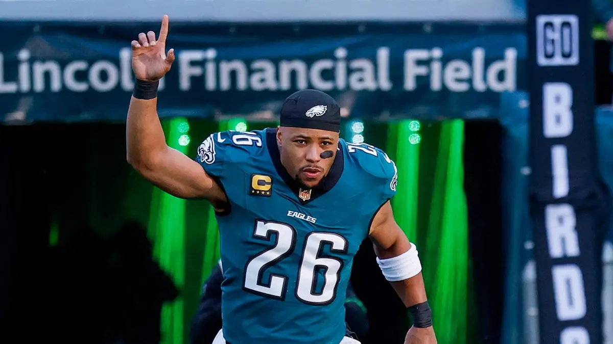 Saquon Barkley #26 nastupuje na ihrisko pred zápasom play-off NFC Wild Card.