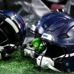 Prilby Seattle Seahawks odpočívajú pred futbalovým zápasom NFL v Atlante.