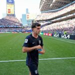 Americký útočník Christian Pulisic smeruje do šatne v polčase počas prehry s Belgickom.