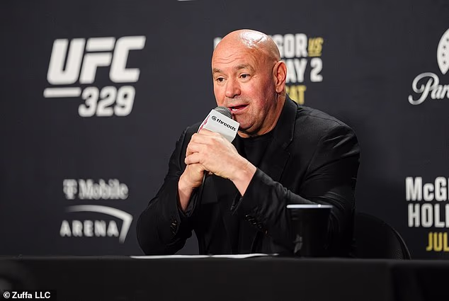 Šéf UFC Dana White (na obrázku) ohromil fanúšikov bojov tým, že Austráliu označil za malú krajinu
