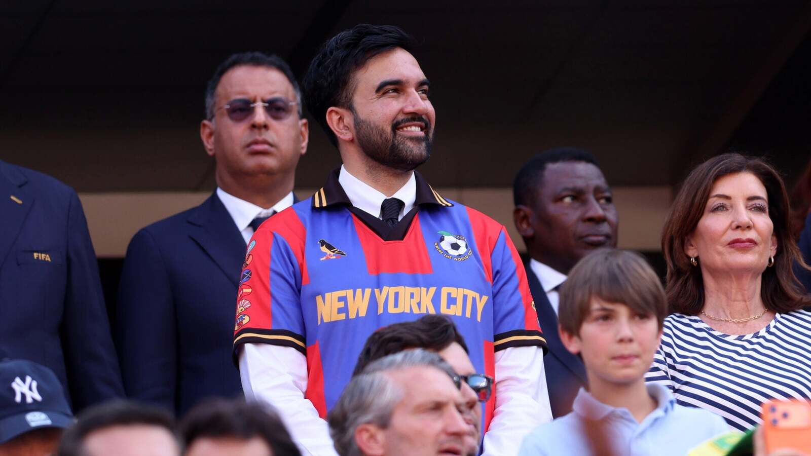 Senior NYC Zohran Mamdani urovnal debatu medzi Kylianom Mbappem a Lionelom Messim