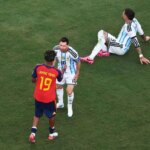 Sledujte: Moment, keď Lionel Messi odovzdal futbalovú štafetu Lamine Yamalovi po finále majstrovstiev sveta