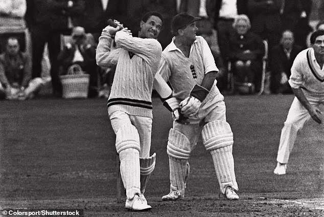 Gary Sobers sa trafil počas zápasu tímu International Cavaliers proti Yorkshire v roku 1967. Západný Indián hral o to, aby peniaze prichádzali.
