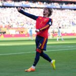 Španiel Ferran Torres oslavuje po strelení gólu v predĺžení proti Argentíne na nedeľňajšom finále majstrovstiev sveta.
