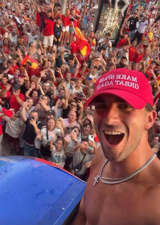 Ferran Torres sa stal predmetom záujmu Bieleho domu po tom, čo zahral súťaž „Make Spain Great Again“