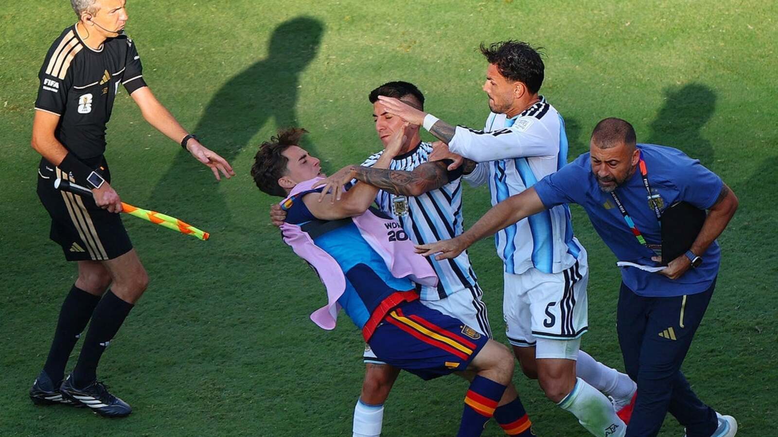 Správy: FIFA preverí pozápasové správanie Argentíny