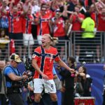 Erling Haaland oslavuje gól proti Brazílii