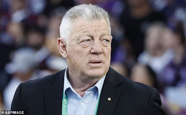 Phil Gould, bývalý hráč, hlásateľ a generálny manažér Canterbury-Bankstown Bulldogs sa pozerá pred zápasom NRL Grand Final medzi Brisbane Broncos a Melbourne Storm na Accor Stadium v ​​Sydney, nedeľu 5. októbra 2025. (AAP Image/Mark Evans) BEZ ARCHIVOVANIA, IBA NA REDAKČNÉ POUŽITIE 1