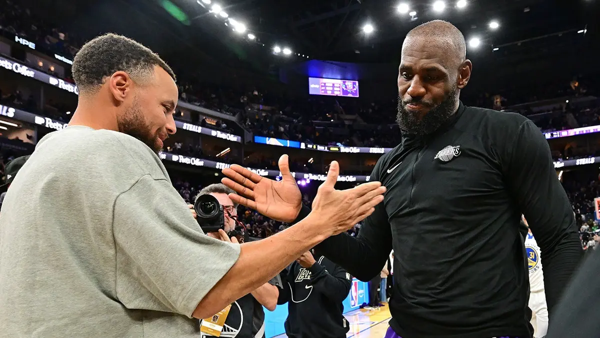 Stephen Curry a LeBron James