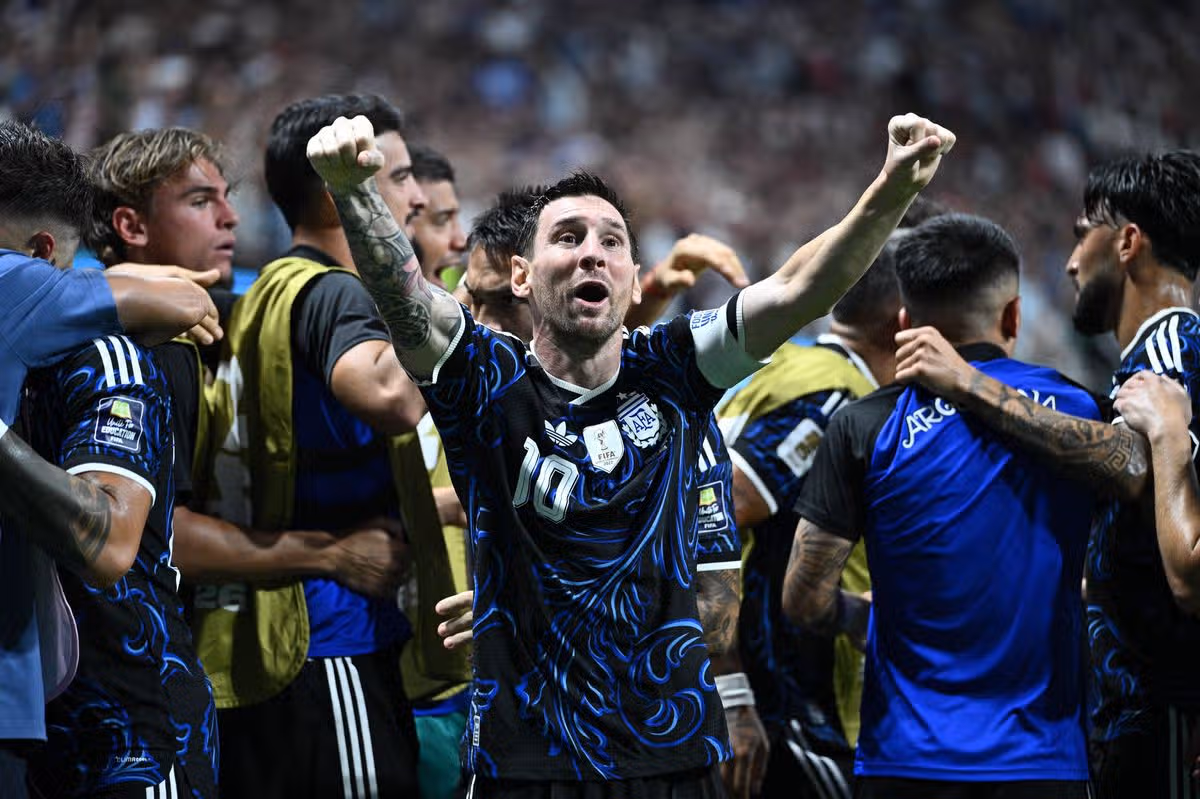 Lionel Messi oslavuje minulotýždňové víťazstvo v Anglicku