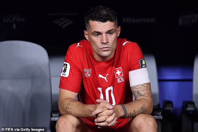 Granit Xhaka označil červenú kartu Breela Embola za „bolestivé“ rozhodnutie rozhodcu.