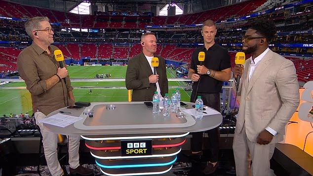 Mark Chapman a učenci Wayne Rooney, Joe Hart a Micah Richards predstavili zvnútra štadióna v Atlante