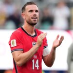 Angličan Jordan Henderson oslavuje víťazstvo svojho tímu nad Panamou v East Rutherford, NJ.