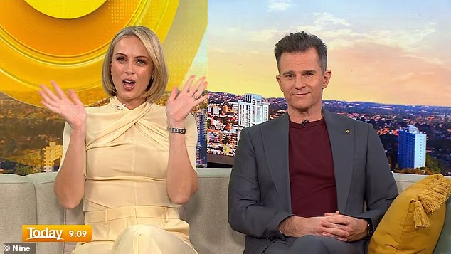 Sylvia Jeffreys je zobrazená, ako sa šťastne priznáva k zašívaniu spravodajstva Today Jayne Azzopardi v stredu.
