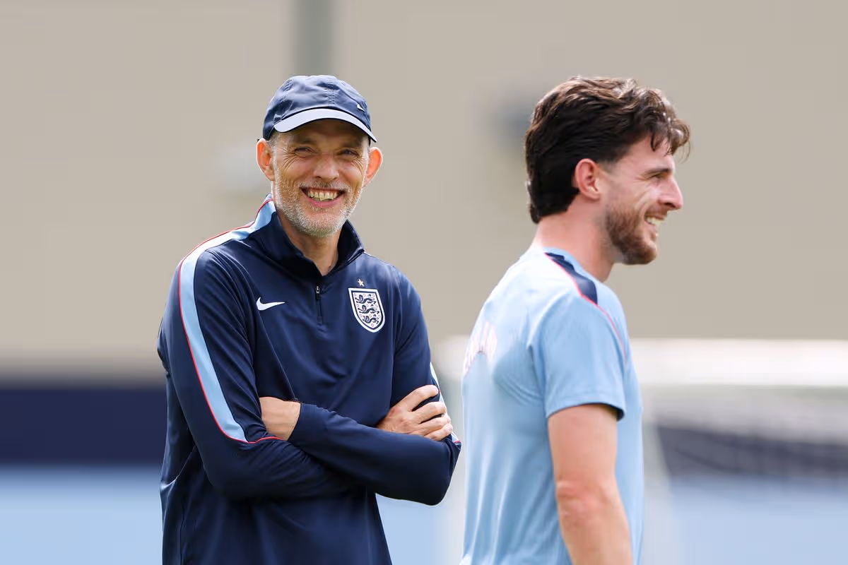 Tréner Anglicka Thomas Tuchel môže čeliť ťažkému rozhodnutiu, či založiť Declana Ricea