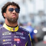 4. júla 2026; Joliet, Illinois, USA; Pilot série NASCAR Cup Bubba Wallace (23) pred kvalifikáciou na eero 400 na Chicagoland Speedway. Povinný kredit: Mike Dinovo-Imagn Images