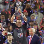 Tom Brady zdvihol trofej Vincea Lombardiho