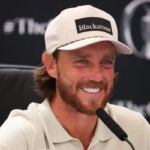 13. júla 2026; Southport, Anglicko; Tommy Fleetwood hovorí s médiami počas tréningového kola golfového turnaja The Open Championship v Royal Birkdale. Povinný kredit: Bill Streicher-Imagn Images