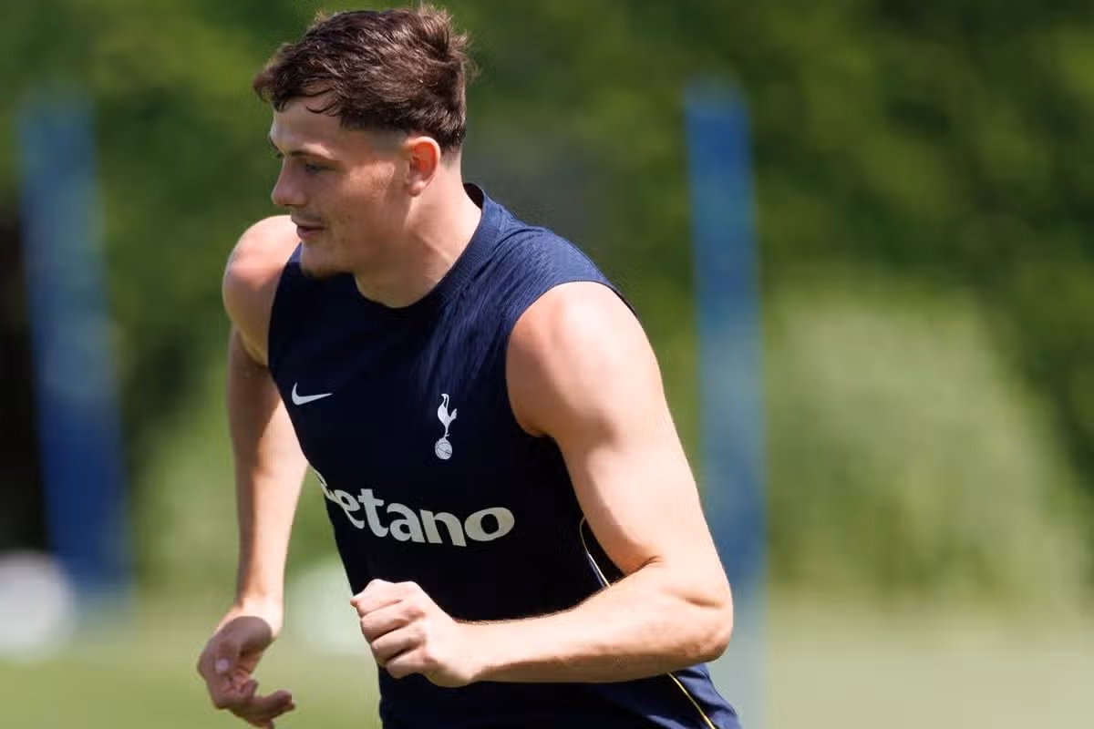 Útočník Tottenhamu Will Lankshear bol predmetom veľkého záujmu a ponúk zo strany klubov v Európe a na šampionáte.
