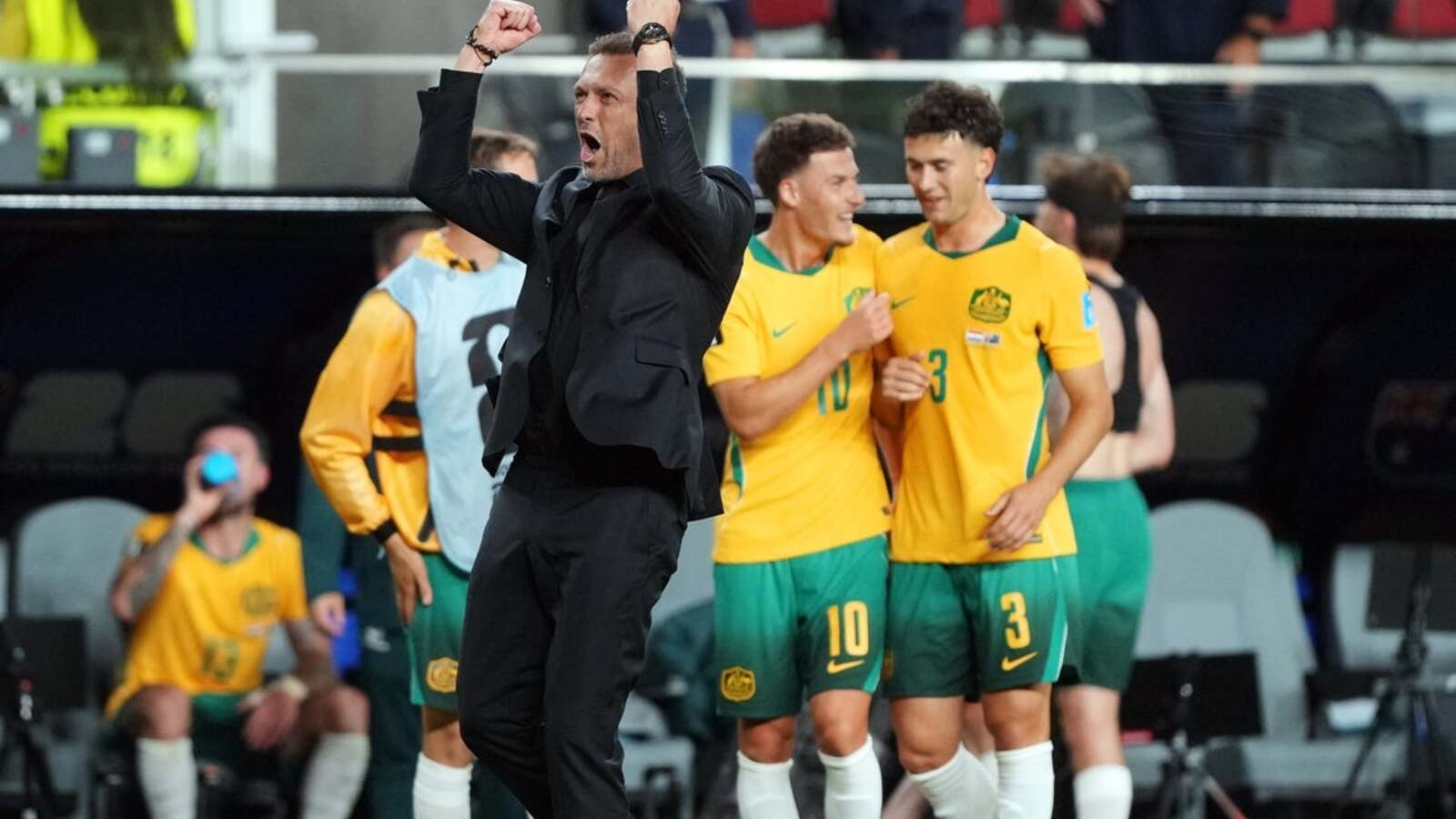 Tréner Austrálie obhajuje kontroverzné rozhodnutia PK