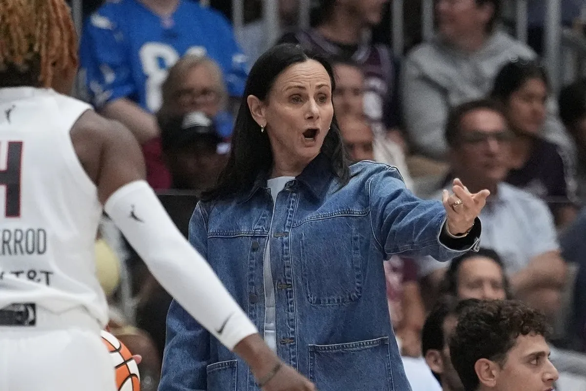 17. júla 2026; Toronto, Ontario, CAN; Hlavný tréner Toronta Tempo Sandy Brondello reaguje na zápas proti Atlanta Dream počas druhého polčasu v Coca-Cola Coliseum. Povinný kredit: John E. Sokolowski-Imagn Images