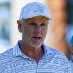 Trey Wingo sa pozerá na turnaj American Century Championship na golfovom ihrisku Edgewood Tahoe.