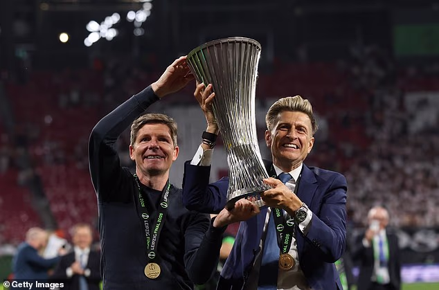 Oliver Glasner vyhral prvé tri trofeje v 120-ročnej histórii Crystal Palace - no Nottingham Forest bol posledný tím, ktorému chceli, aby ich nechal.