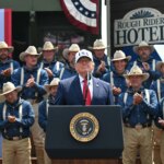 Trump hovorí, že rekordné lode opúšťajúce Hormuz, nazýva komunizmus "najväčšou hrozbou" | donald Trump