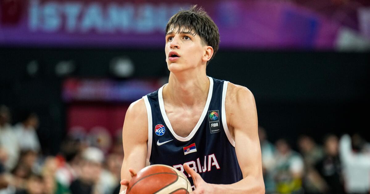 UCLA pristane veľmi vychvaľovaného srbského malého útočníka Nikolu Kusturicu