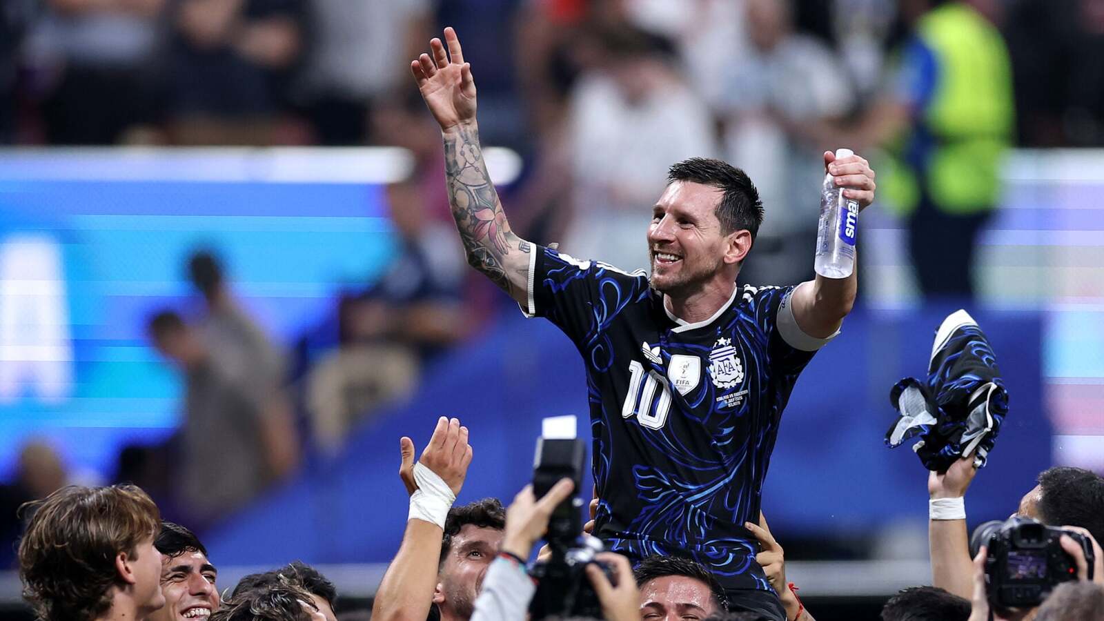 Uslzený odkaz Lionela Messiho na ihrisku argentínskemu spoluhráčovi odhalený pred finále majstrovstiev sveta