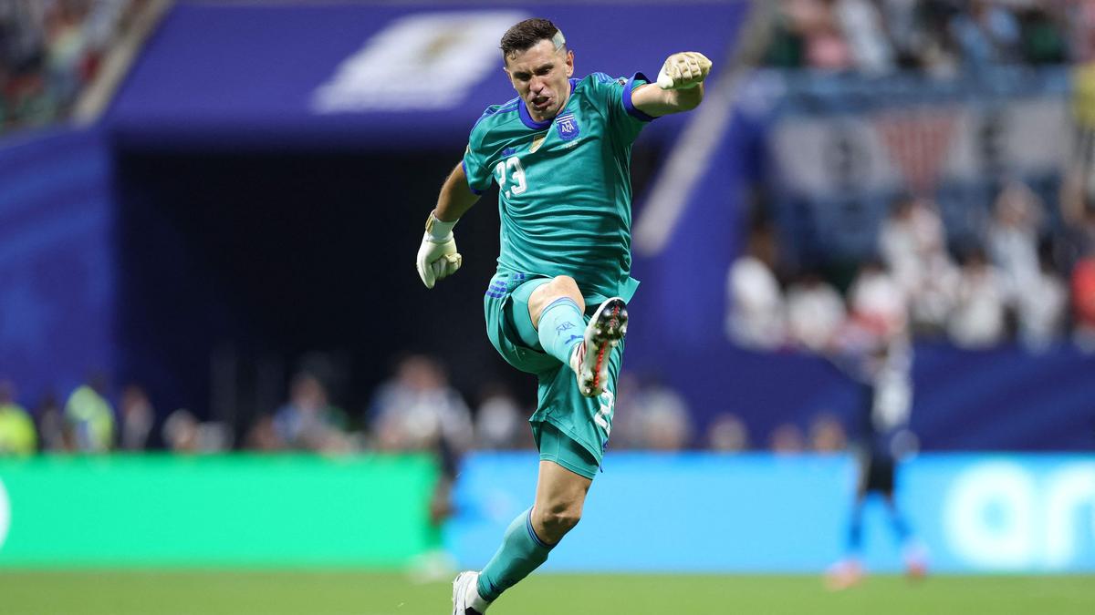 Úspech na majstrovstvách sveta v Argentíne ma dojíma k slzám, hovorí brankár Emi Martinez