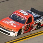 12. februára 2026; Daytona Beach, Florida, USA; Jazdec NASCAR Truck Series Grant Enfinger (9) počas tréningu na Fresh z Floridy 250 na Daytona International Speedway. Povinný kredit: Mark J. Rebilas-Imagn Images