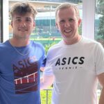 Arthur Fery s reportérom Tennis365 Kevinom Palmerom v ASICS House vo Wimbledone