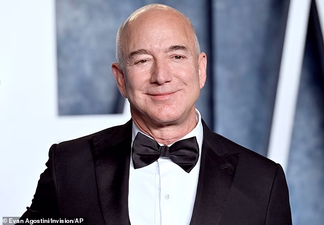 Jeff Bezos diskutoval o možnosti pripojiť sa ku konzorciu, ktoré presadzuje kúpu podielu v Liverpoole