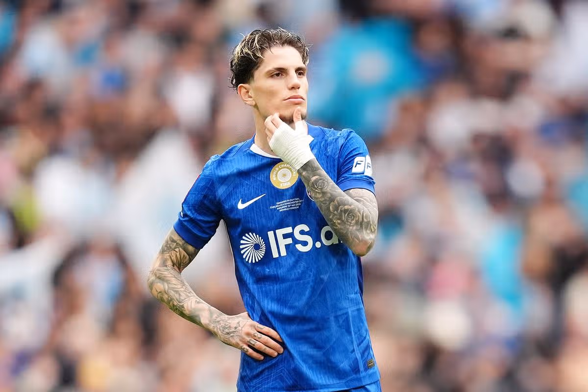 Alejandro Garnacho hľadá Aston Villa.